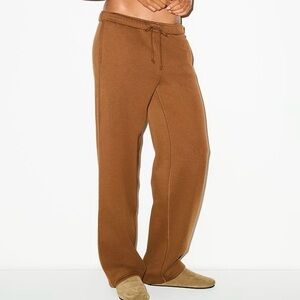 NWT Skims Classic Straight Leg Sweats